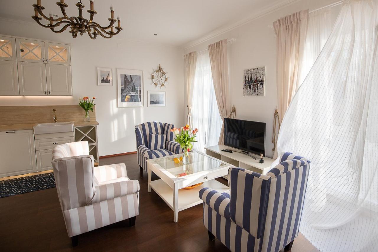 Apartment Captain's